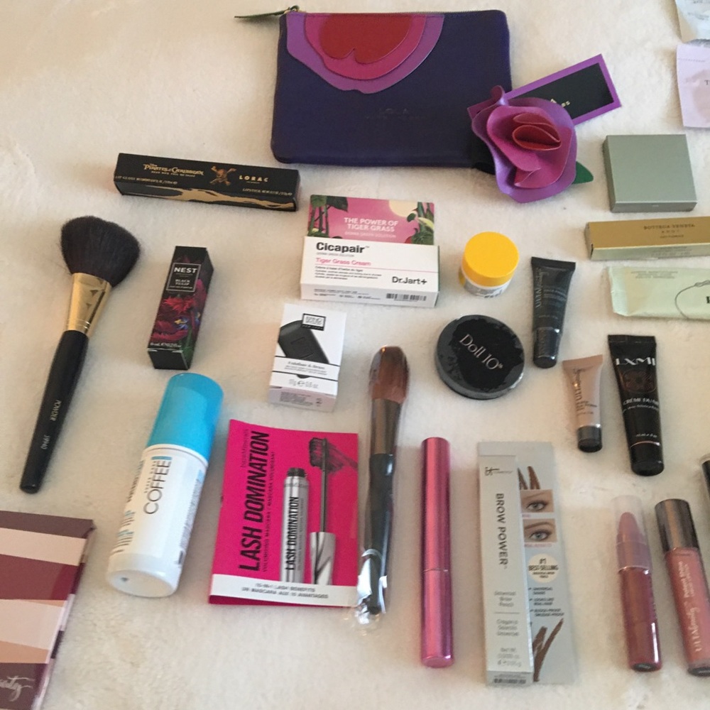 Makeup. Cosmetics.